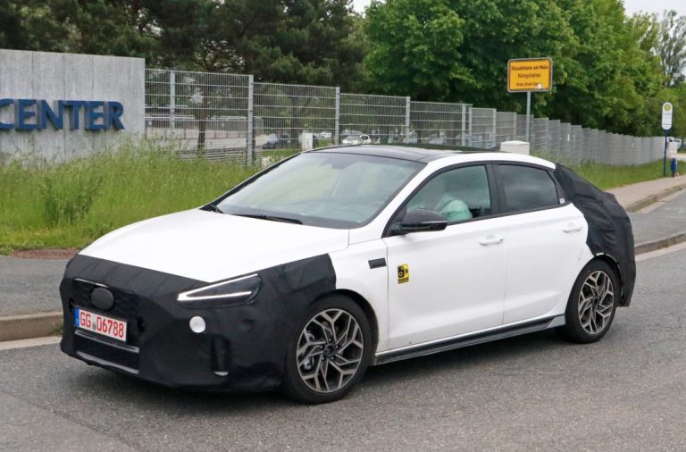 El Hyundai i30 Fastback seguirá vivo unos años más