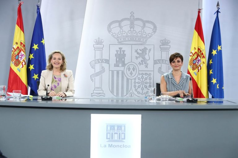 El Gobierno bonifica la compra de coches eléctricos con una deducción del 15% en el IRPF