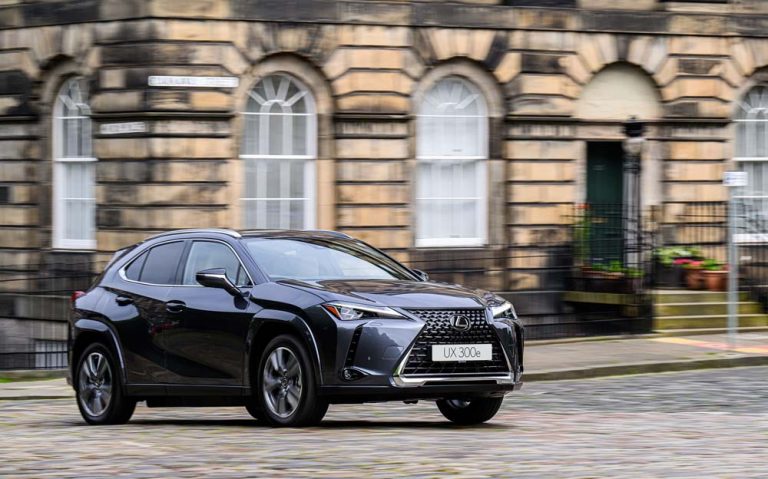 Nuevo Lexus UX 300e. Más lejos y más cómodo y seguro