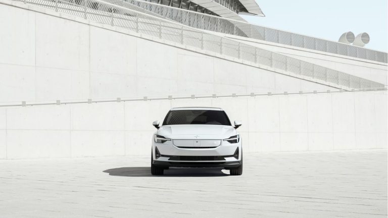 Un pack de lujo: el Polestar 2 y una casa autosuficiente energéticamente