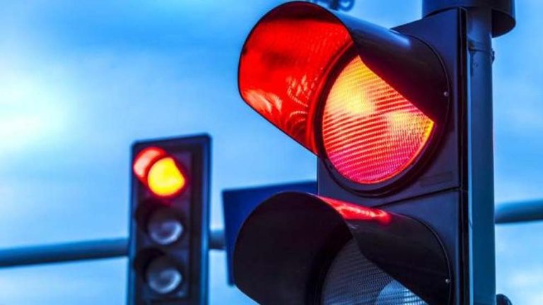 Los semáforos con cuatro luces que ya hay en Madrid: Así funcionan