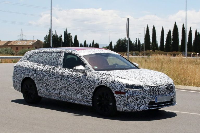 Fotos espía del Skoda Superb Combi 2024. La cuarta generación de un modelo sin igual