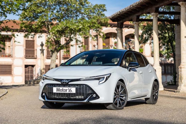 Prueba Toyota Corolla 200H GR Sport. Un ‘GTI’ que cuida la eficiencia