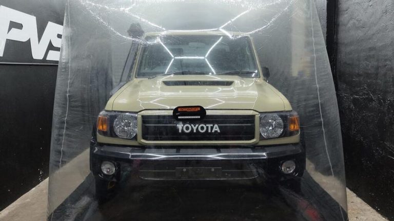 Este Toyota Land Cruiser 79 70th Anniversary congelado en el tiempo sale a la venta
