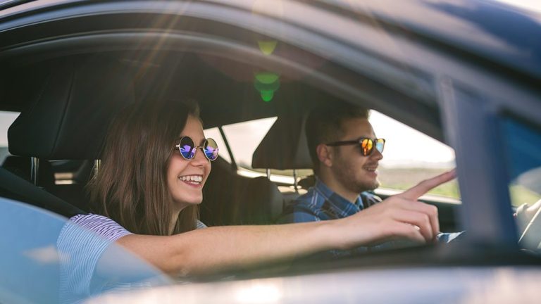El peligro de la carretera en verano: 5 muertos al día, sobre todo jóvenes en salidas de vía