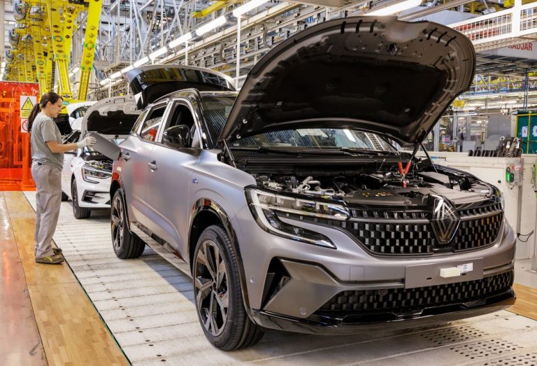 El sector del automóvil emplea a 3 de cada 100 trabajadores en España: esta es su radiografía
