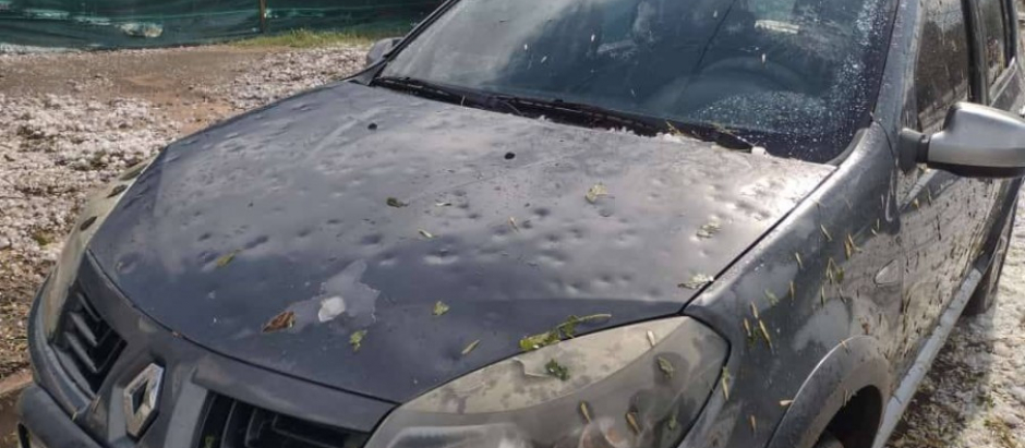 coche después de una granizada