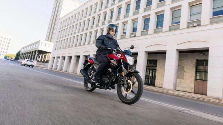 El salvavidas que equiparán motos y scooter de menos de 125 centímetros cúbicos