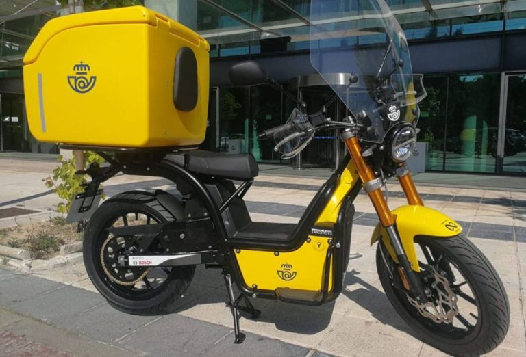 Estas son las 700 motos eléctricas y a prueba de ciberataques que estrena Correos