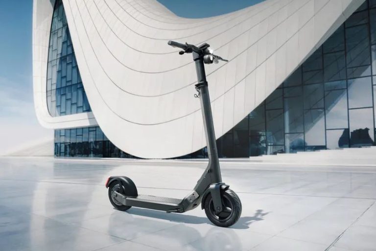 El patinete eléctrico de altas prestaciones ya está aquí. Y tiene neumáticos Pirelli
