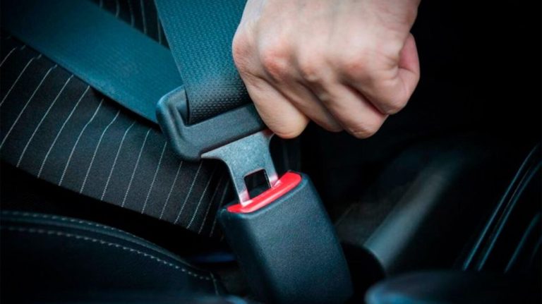 El detalle del cinturón de seguridad que no tenías ni idea que existía