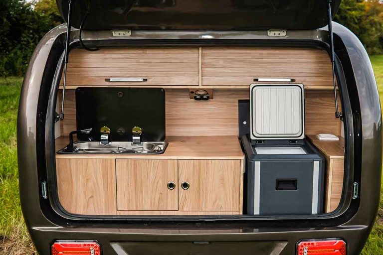 Esta es la caravana definitiva: cuesta 10.000 euros, tiene cama doble y un equipamiento de primera