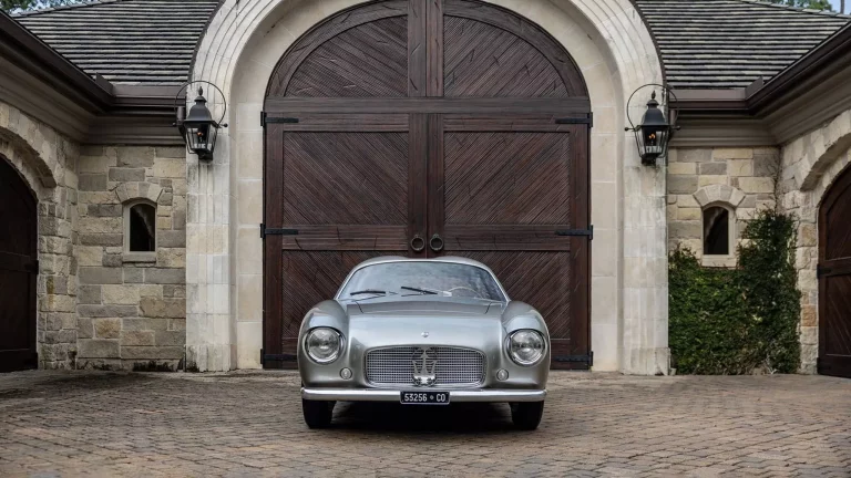 Este bello Maserati firmado por Zagato es único en el mundo. De ahí su precio