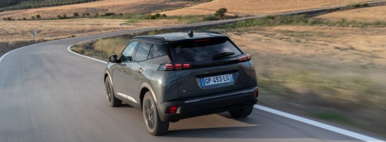 Así va el nuevo Peugeot e-2008