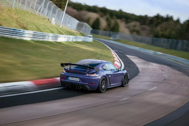 El Porsche 718 Cayman GT4 RS de Manthey llega con récord