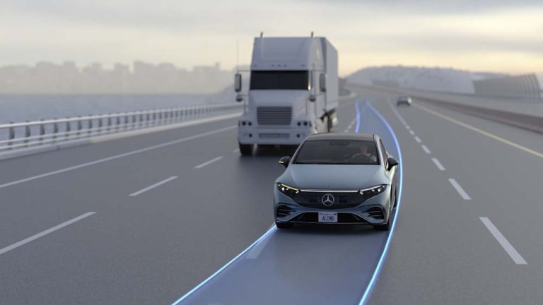 Los nuevos Mercedes adelantarán  vehículos lentos ellos solos en Europa