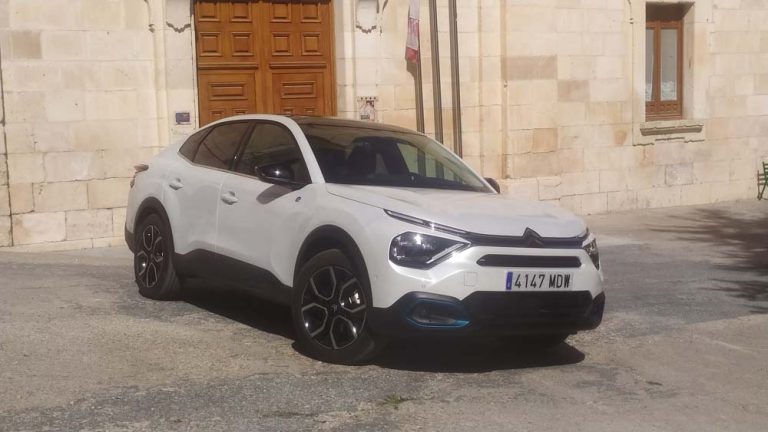 Prueba Citroën Ë-C4 X 136 CV 50 kWh. Confort y eficiencia