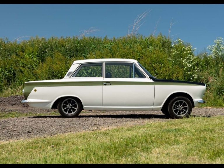 ¿Conoces el Ford Cortina preparado por Lotus? Éste puede ser tuyo