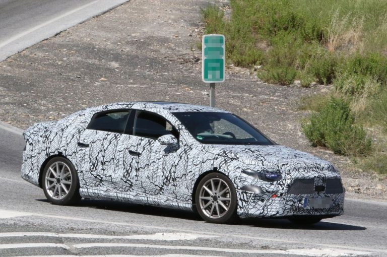 El próximo Mercedes CLA vuelve a la carretera