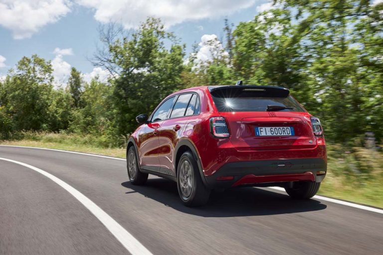El Fiat 600e ya tiene precio. Y cuesta menos que un Avenger y que un e-2008