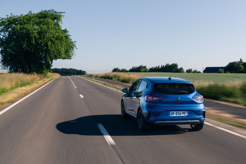 Los 4 coches que no temen a la subida de la gasolina: Gastan menos de 4,0 l/100 km y tienen etiqueta ECO 286 Motor16 Renault Clio 2023 precios