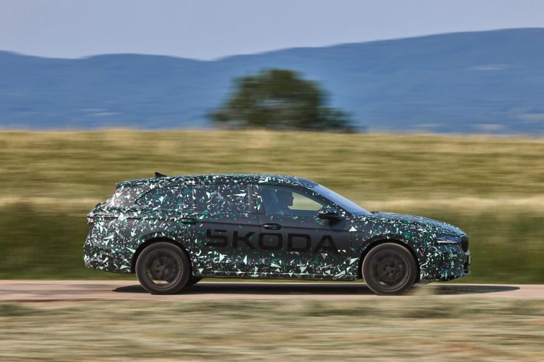 Primeras imágenes y datos del nuevo Skoda Superb 2024
