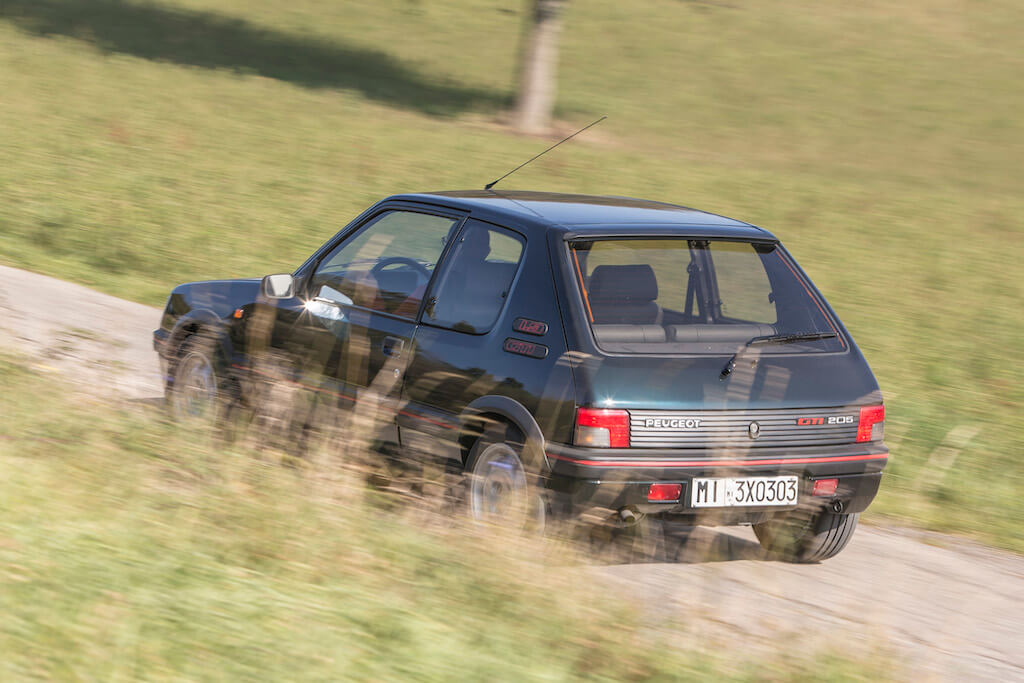 El Peugeot 205 GTi que sobrevive diez años a la intemperie: ¿restaurar o respetar la pátina? 1 Motor16 peugeot 205 gti 40 anos 17 Motor16