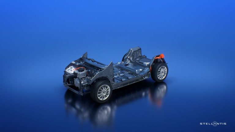 Tecnología Bio-Híbrida: el arma de Stellantis para alargar la vida de los coches de gasolina