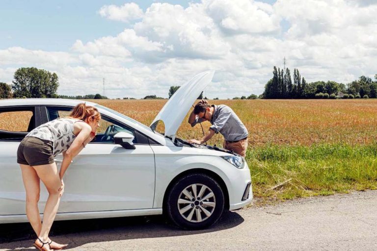 Los motivos más habituales por los que te quedas tirado en carretera en verano