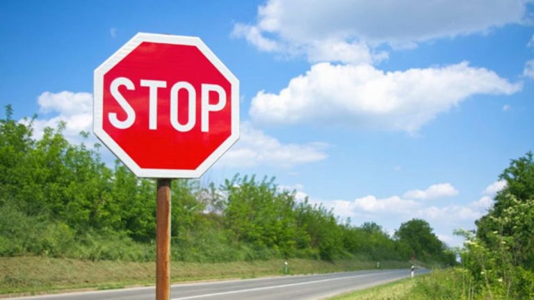 Así te puede multar la DGT este verano por saltarte un Stop