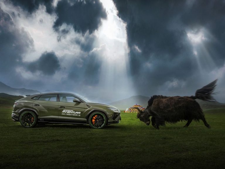 Disfruta recorriendo la China fronteriza con Mongolia en un Lamborghini Urus