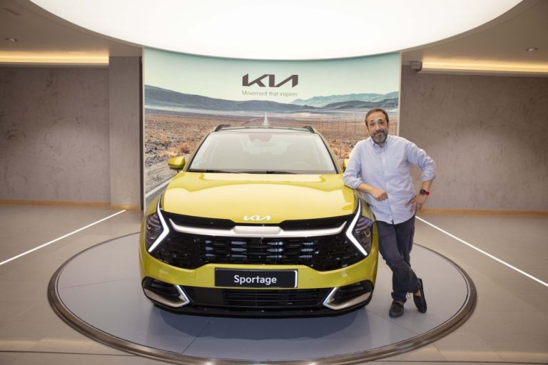 El tenor José Manuel Zapata se pasa a la movilidad eléctrica