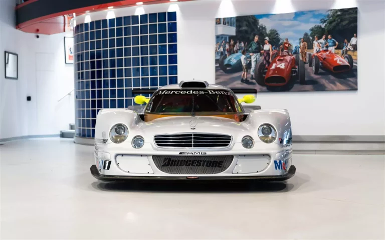 Este Mercedes-Benz CLK LM puede ir de Le Mans al garaje de tu casa