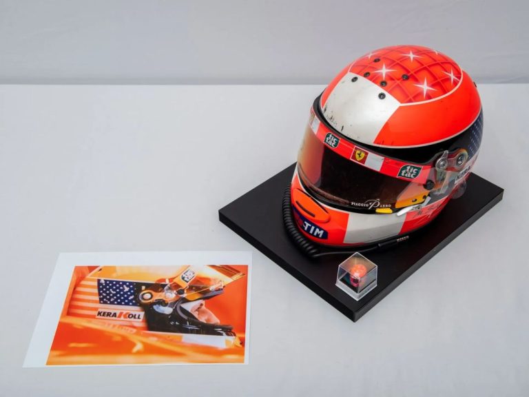Los recuerdos de Michael Schumacher a subasta: cascos, guantes, monos de carreras y mucho más
