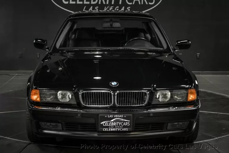 La historia de un caro BMW Serie 7 con asesinatos y raperos de por medio
