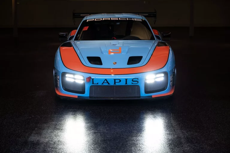 Los colores de Gulf brillan en este Porsche 935 que busca nuevo hogar