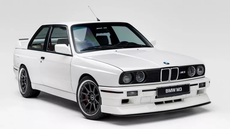 Gunther Werks va más allá de los 911 con este BMW M3 E30