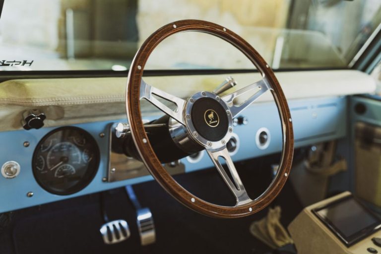Puestos al volante, di adiós a estas seis cosas que nunca debes hacer