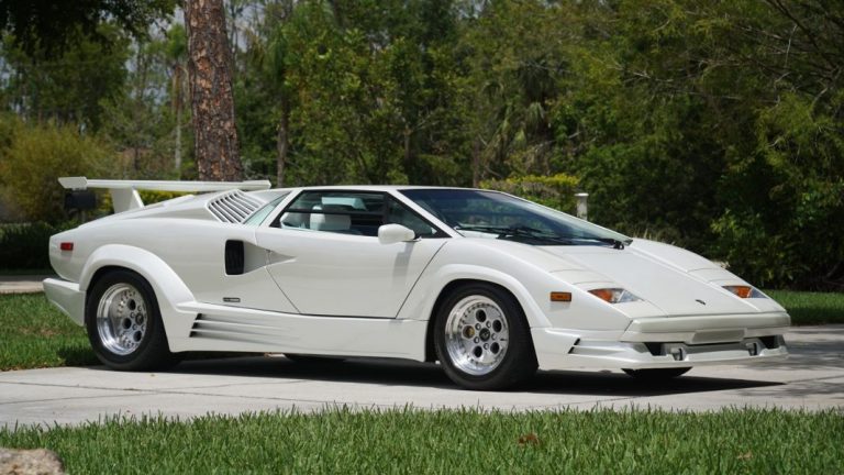 Conviértete en “el lobo de Wall Street” con este Lamborghini Countach 25th Anniversary