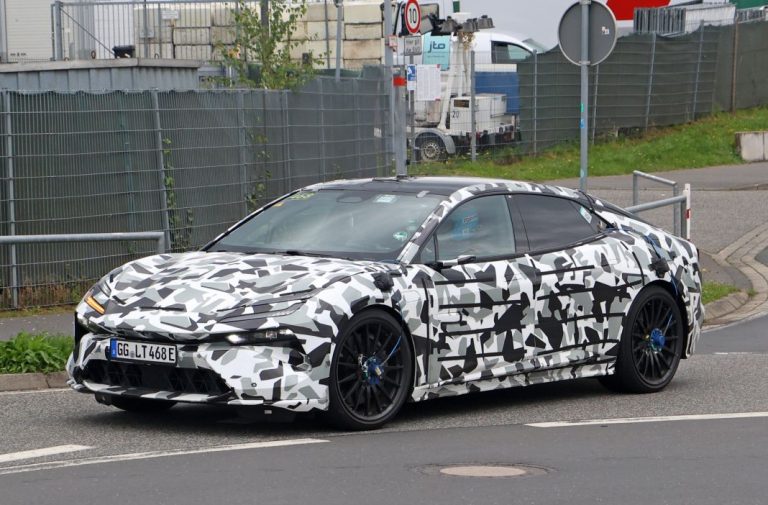 Cazado el Lotus Type 133, otro futuro rival para el Porsche Taycan