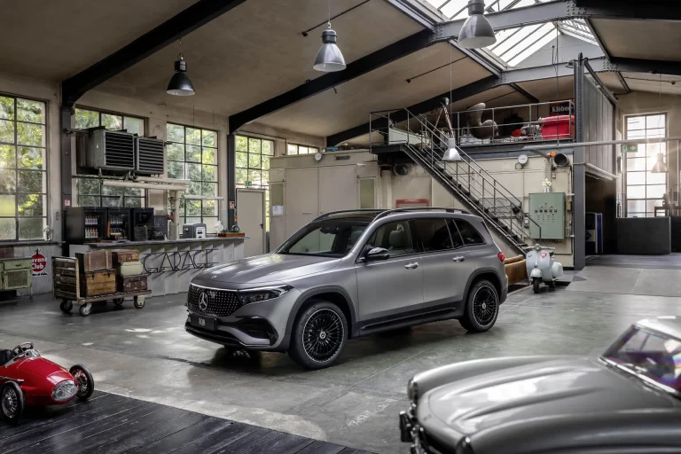 El Mercedes EQB cambia de cara… y algo más