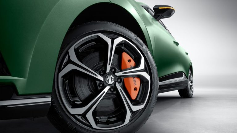 Comprar un coche electrico: BYD y MG preparan sorpresas por las que tienes que esperar a 2024