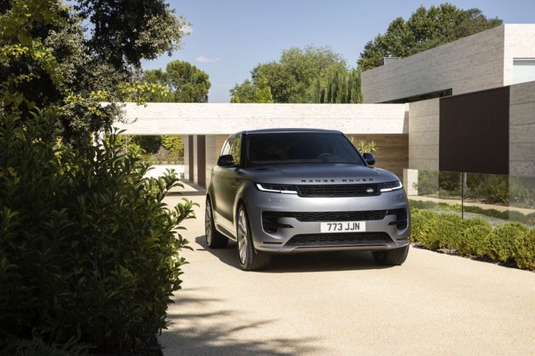 Jaguar Land Rover ahora es JLR. Visión del lujo moderno por naturaleza