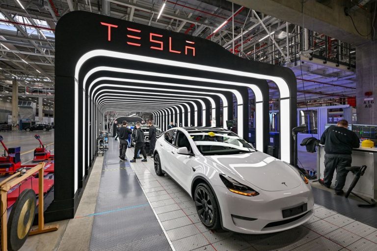 Más de un millón y medio de Tesla llamados a revisión en China