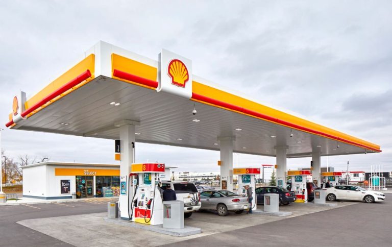 Palabra de la OCU: las 4 cadenas de gasolineras más baratas en España