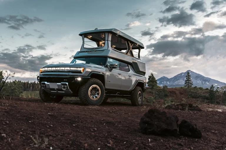 Este Hummer EV camperizado por EarthCruiser es un sinsentido, pero nos encanta