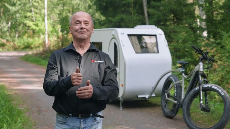 Hupi: la caravana que se alimenta con energía solar y que puedes remolcar con tu bicicleta