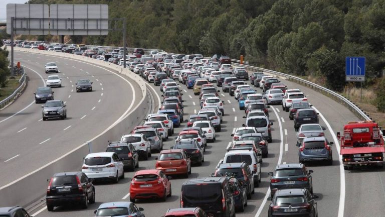 Así es como la DGT intensifica los controles estos días de operación salida