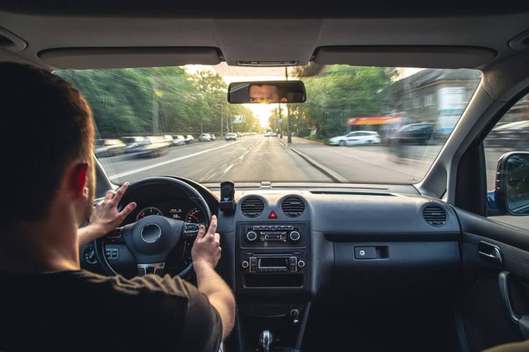 Las seis cosas que no debes hacer nunca al volante