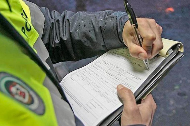 ¿Se puede ahorrar al pagar una multa de tráfico?